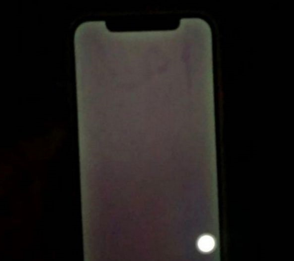 裕安苹果手机维修分享苹果客服回应 iPhone 12 屏幕“发绿”问题 